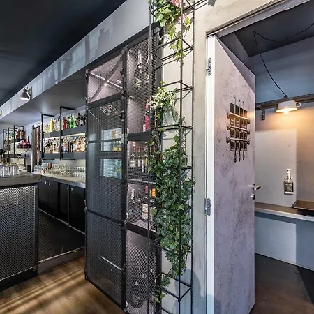 ベッド・アンド・ブレックファスト Spritz 4*